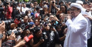 Tegur Kepala Daerah yang Ikut Berkerumun Tanpa Mengindahkan Protokol Kesehatan item-thumbnail