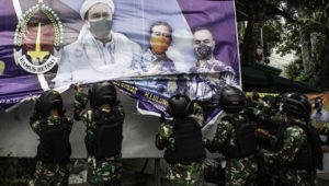 Wakil Ketua MPR: TNI Turunkan Baliho Rizieq, Sesuai Aturan… item-thumbnail