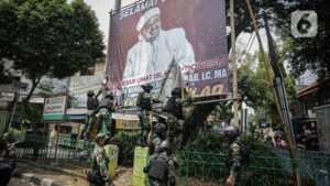 Kecuai Fadli Zon, Anggota DPR Dukung Tindakan Pangdam Jaya Turunkan Baliho Rizieq item-thumbnail