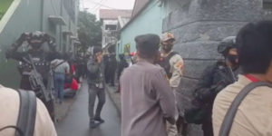 Polisi Melarang Gelar Konferensi Pers Terkait Pembubaran FPI item-thumbnail