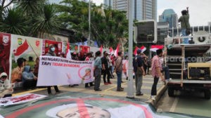 Demonstran: Tahan Rizieq…Bubarkan FPI…. item-thumbnail
