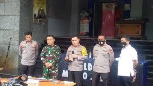 Rombongan Rizieq di Jalan Tol Japek, Langgar Aturan item-thumbnail