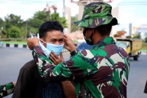 Pemerintah Memberikan Bantuan 35 Juta Masker untuk Masyarakat Dalam Rangka Pelaksanaan PPKM Mikro item-thumbnail