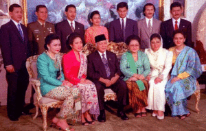 Mbak Tutut dan Adik-adiknya Harus Dituntut Pidana Korupsi item-thumbnail