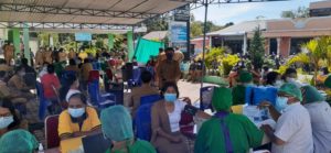 218 Guru SD, SMP di Paranginan Menerima Vaksinasi Tahap Pertama item-thumbnail