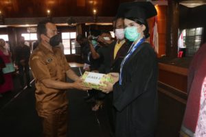 Pemkab Dukung Peningkatan Mutu Pendidikan Akper Pemkab Taput item-thumbnail
