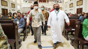Mahfud MD: Jangan Larang Orang ke Gereja, Jika ada yang Ganggu Lapor ke Saya….. item-thumbnail