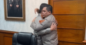 Ada Apa di Balik Pelukan Ferdy Sambo dengan Kapolda Metro Jaya? item-thumbnail