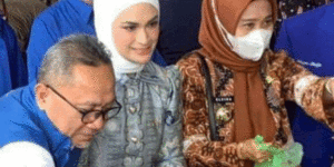 Mendag Zulhas Bagi-bagi Migor Tapi Warga Diwajibkan Pilih Putrinya item-thumbnail