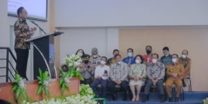 Dosmar Banjarnahor Hadiri Pengukuhan Siswa SMA Del di Laguboti item-thumbnail