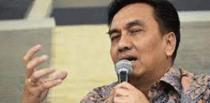 Effendy Simbolon Setuju Jokowi Tiga Periode item-thumbnail