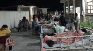 Korban Gempa Ditampung di Bawah Tenda di RSUD Tarutung item-thumbnail