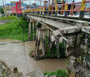 Jembatan Naheong Tarutung Terancam Ambruk, Ada Pembiaran dari Pemerintah Setempat item-thumbnail