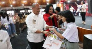 PDI P dan Partogi Berikan Bimbel Gratis Kepada 1.200 Orang Siswa item-thumbnail