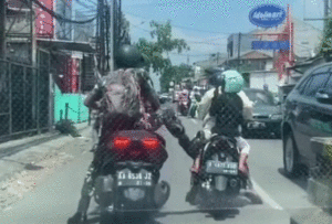 Oknum TNI yang Tendang Motor Emak-emak, Sudah Ditahan item-thumbnail