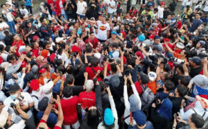 Teriakan ‘Ganjar Presiden’ Oleh Warga Menggema di GBK item-thumbnail