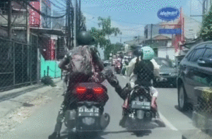 Oknum TNI yang Tendang Sepeda Motor Emak-emak Tengah Diperiksa Puspom TNI item-thumbnail