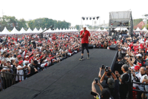 Ganjar Ketemu Pendukungnya, Titip Pesan Ciptakan Pemilu Gembira item-thumbnail